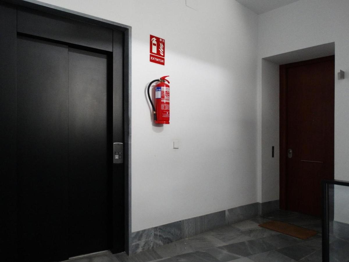 Ry Aparcamiento Incluido Junto A Catedral Ideal Parejas Sevilla Eksteriør billede